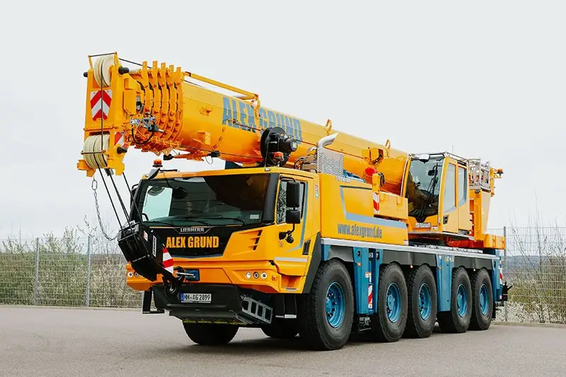 Truck Mobile Crane - 100 Ton