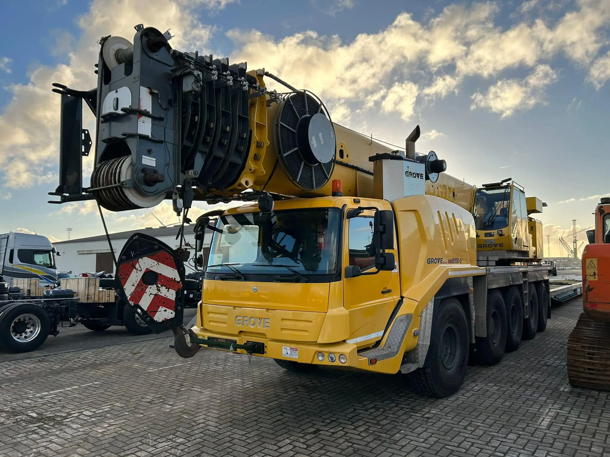 Truck Mobile Crane - 130 Ton