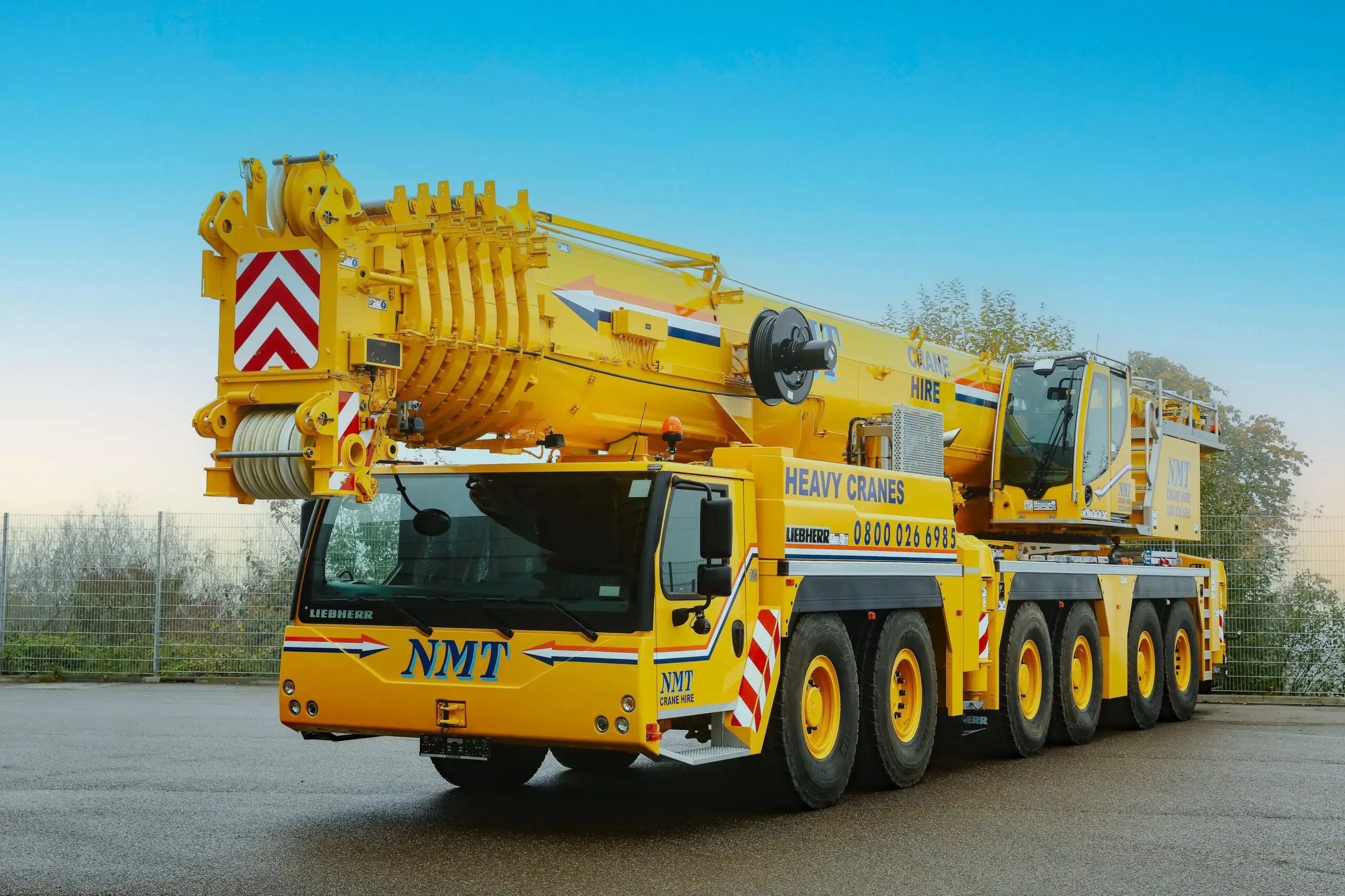 Truck Mobile Crane - 200 Ton
